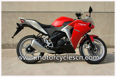 El competir con de camino rojo refrigerado por agua de las motocicletas de la fricción, coche de deportes de Honda CBR150 proveedor