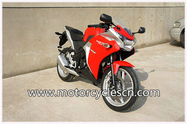 El competir con de camino rojo refrigerado por agua de las motocicletas de la fricción, coche de deportes de Honda CBR150 proveedor