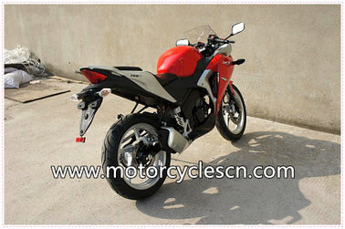 El competir con de camino rojo refrigerado por agua de las motocicletas de la fricción, coche de deportes de Honda CBR150 proveedor
