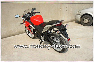 El competir con de camino rojo refrigerado por agua de las motocicletas de la fricción, coche de deportes de Honda CBR150 proveedor